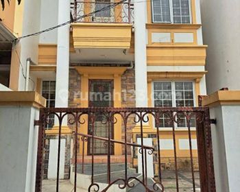 Dhyana Rumah Disewa Uk 7x20m di Komplek Dutamas, Jelambar