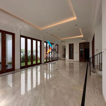 Rumah Modern Tropis di Pondok Indah