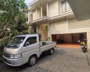 Disewakan Rumah Area Kemang Bangunan Mewah