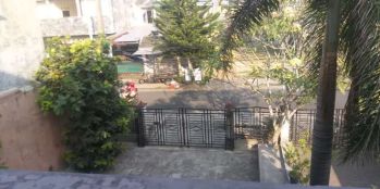 Disewakan rumah 2 lantai cocok buat kantor