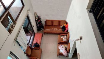Rumah 2 Lantai siap huni Perumahan Metland Menteng Cakung Jakarta Timur dekat