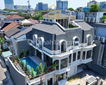 Classic House 3,5 Lantai, Kebayoran Baru Senopati Area, Kotak