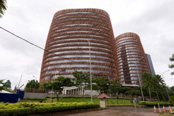 Regus - Jakarta South Quarter (Kantor Pribadi 1 orang)