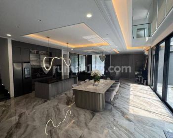Rumah Minimalis Modern 3 Lantai di Graha Family Baru Gress