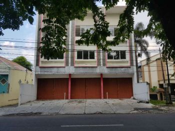 Ruko strategis 3lantai di jalan dr.supomo solo