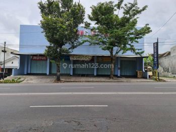 Ruang usaha atau showroom strategis di jalan lawu karanganyar solo