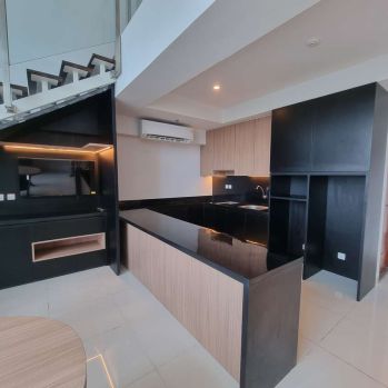 Kantor Soho Ready di apartemen Roseville 2 Lantai Luas 100m