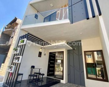 Rumah di Kutisari Indah 2 Lantai SHM Baru Barat