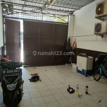 Rumah di Jelambar madya Sudah Renovasi