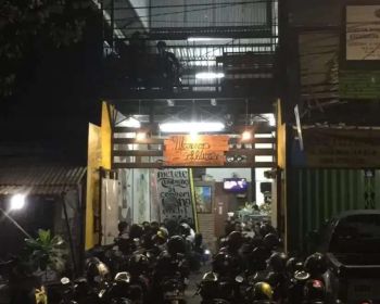 Jl Raya Manyar no 67 B Surabaya Di Kontrakan Stand warkop 2 lantai