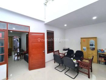 Rumah Tki 2, Sudah Renovasi, Strategis Nyaman, Tempat Parkir Luas