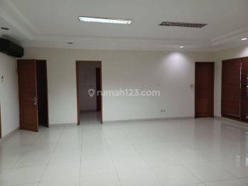 Rumah Lama Hitung Tanah Di Kawasan Komersial Cik Ditiro Menteng