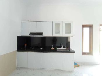 DIJUAL RUMAH 2 LANTAI 5KT CARPORT LUAS DI DEPOK SLEMAN DEKAT AMPLAZ