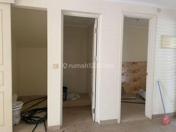 Disewakan rumah 3 Lantai 4 kamar SHM bagus banget!!!!!