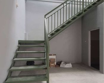 GudangCiondoh akses kontener 40fit Lokasi strategis