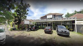 Dijual Ruko Usaha Hair Beauty Salon & 8 Kamar Kost