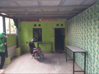 Dijual 3 kios / tempat tinggal di tengah pasar dan pinggir jalan besar