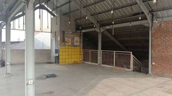 Disewakan Ruang Usaha ex Cafe Resto lokasi strategis