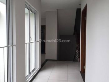Rumah Modern Minimalis Asri dengan Pool di Kebayoran Baru