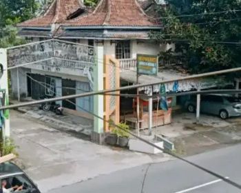 Disewakan Rumah + Ruko 2 Lantai Lokasi Luas, strategis, akses mudah