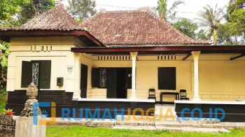 rumah bergaya kolonial etnik tanah super luas jalan godean KM 10