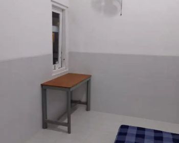 KOS SENSEI BARU TENGAH KOTA PINGGIR JALAN PARKIR LUAS