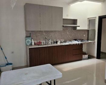 Disewakan Rumah Pik 2 Full Furnish Komplit 3 Kamar Tidur 100jt th