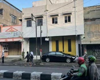 Kontrak Sewa Ruko 3 Lantai Pinggir Jalan 2 Arah
