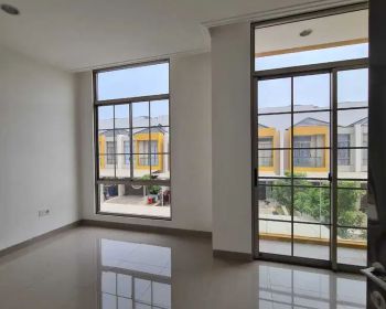 Disewakan Rumah PIK2 6x12.5 dengan 4 AC harga 70jt/thn