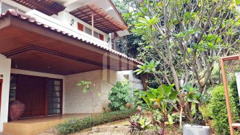 Disewakan Rumah Luas Menawan Siap Huni Area Strategis Pondok Indah