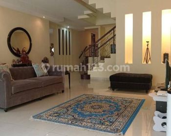 Rumah Semi Furnished di Kencana Indah, Pondok Indah