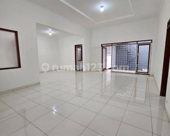 Dijual Rumah di Taman Kopo Indah 3