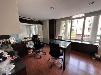 Disewakan Cepat Rumah di PIK uk 10x25m, 2,5 Lantai, Full renov, furnis