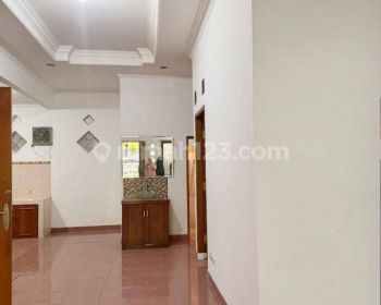 Rumah Unfurnished Bagus SHM - Sertifikat Hak Milik di Cigadung, Cigadung