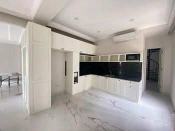 Rumah American Classic Turun Harga Tanah Kusir