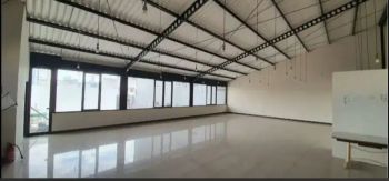 Disewakan Tempat Usaha 2 Lantai Ex Resto Parkiran Luas di Raya Kapasan