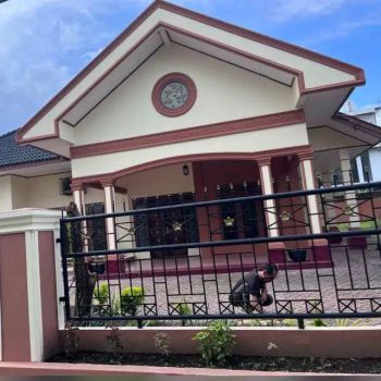 Kost STM medan dengan parkir mobil luas