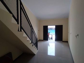 Disewakan Ruko Baru 2 Lantai di Tanah Baru Depok, Posisi Hook