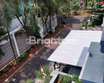 GADING KUSUMA RUMAH MEWAH LANTAI 180 METER 3 LANTAI FULL