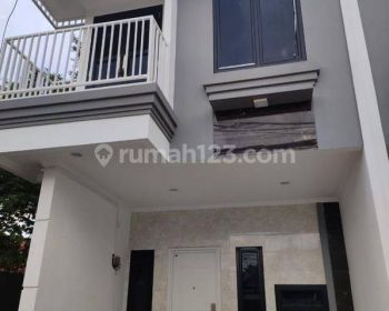 Rumah modern 2 lantai di Cempaka putih tengah dekat gedung olahraga Arcici pusat
