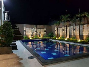 Bangunan Mewah dengan Kolam Renang Pribadi di dekat Jogja City Mall