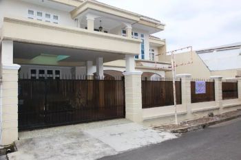 Rumah 2 Lantai Bagus Dalam Kompleks Perumahan. Bebas Banjir.