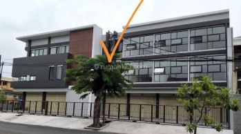 Ruko di Raya Satelit Utara, Surabaya 200 m Baru SHM