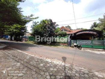 RUMAH LAMA 2 LT , KOTA ATAS CANDI GAJAH MUNGKUR SEMARANG SELATAN
