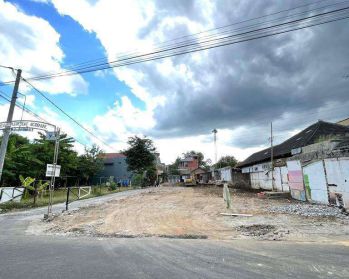 Tanah Jogja, Depan Kantor Pos Plemburan