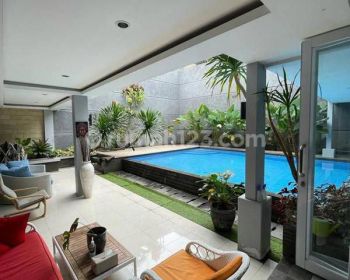 Dijual Rumah bagus di Bintaro sektor 9 ada kolam renang.4804