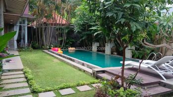 Villa di area Seminyak disewakan kawasan wisata Kuta