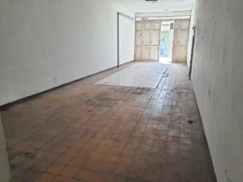 Rumah dan showroom besar di pinggir jalan ramai cirebon jawa barat