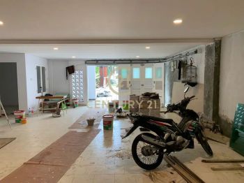 Rumah Brandnew bagus ada Swiming Pool dan Rooftop area Cilandak lokasi