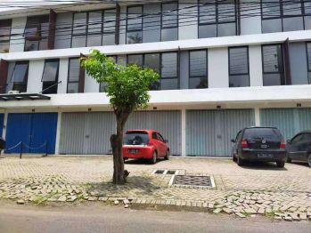 Ruko 3 Lantai lokasi strategis Manyar Jaya Surabaya